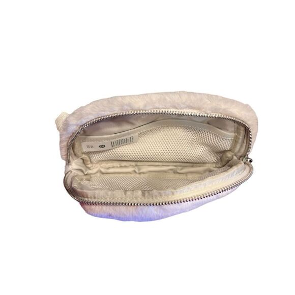 Lululemon plush fleece everywhere belt bag bone cream silver crossbody - Picture 3 of 4